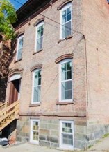 86 9th St, Unit 1stFloor in Troy, NY - Building Photo - Building Photo
