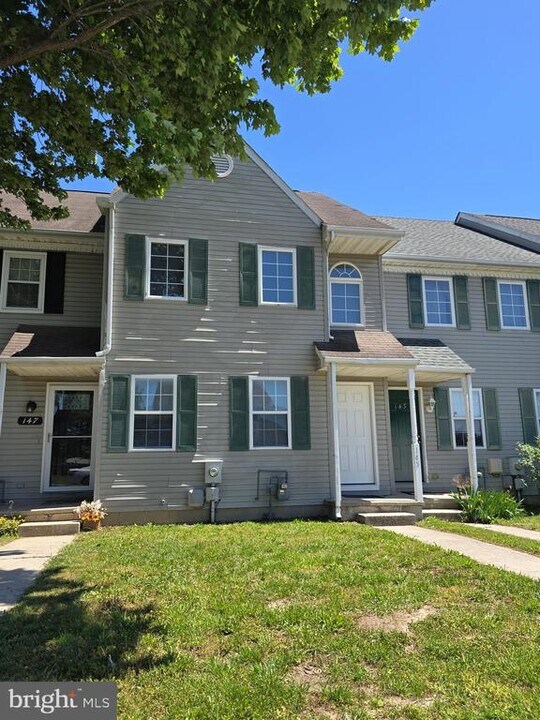 145 Holmes St in Dover, DE - Building Photo