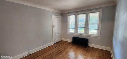 914 Beaconsfield Ave in Grosse Pointe Park, MI - Building Photo - Building Photo