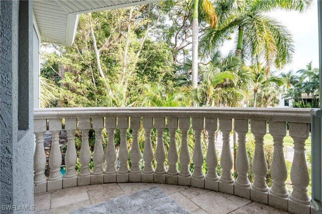 property at 993 8th St S
