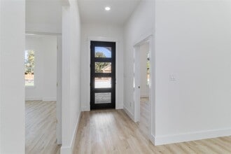 103 Kawainui Ln in Bastrop, TX - Building Photo - Building Photo