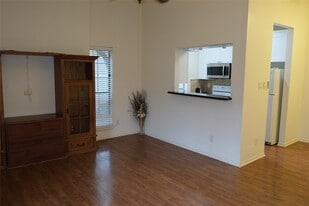 2001 Bering Dr in Houston, TX - Building Photo