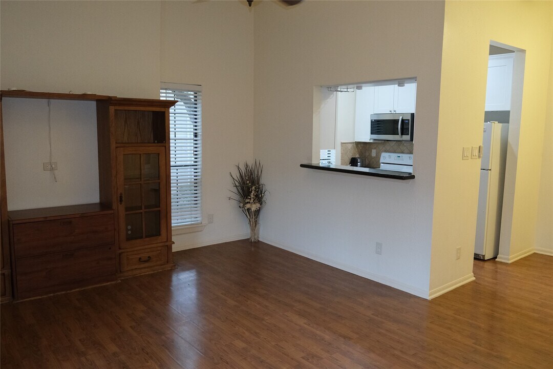 2001 Bering Dr in Houston, TX - Building Photo