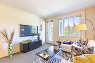 Torrey Gardens at Torrey in San Diego, CA - Building Photo - Interior Photo