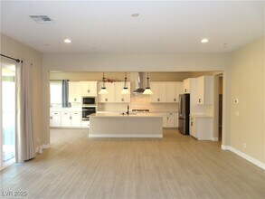 710 Mary Baer Wy in Henderson, NV - Foto de edificio - Building Photo