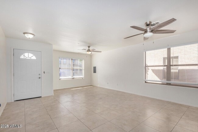 11836 W Rosewood Dr in El Mirage, AZ - Foto de edificio - Building Photo