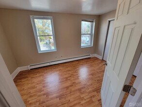 121 S Fulton St in Woodbridge, NJ - Building Photo - Building Photo