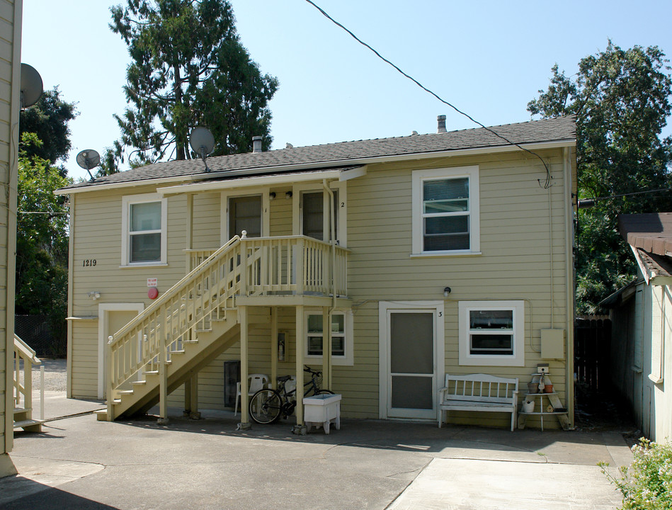 1220 College Ave in Santa Rosa, CA - Foto de edificio