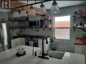 22 McKay Rd in Hamilton, ON - Building Photo - Building Photo