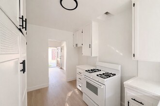 3604 W 63rd St in Los Angeles, CA - Building Photo - Building Photo