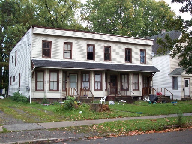 370 W Thurston St in Elmira, NY - Building Photo