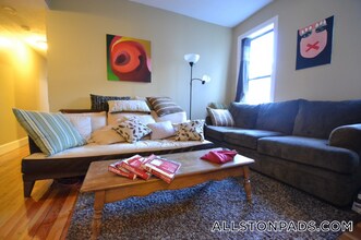 17 Highgate St in Boston, MA - Foto de edificio - Building Photo