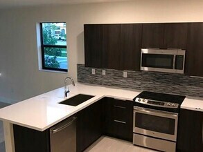 8878 NW 103rd Ave in Doral, FL - Building Photo - Building Photo