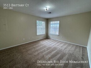 3513 Brittany Ct in Moore, OK - Foto de edificio - Building Photo