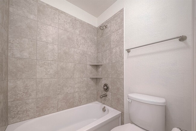 property at 2261 Oak Cir Dr N