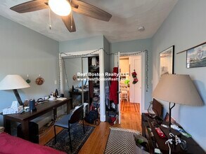 305 Highland Ave, Unit 3 in Somerville, MA - Building Photo - Building Photo