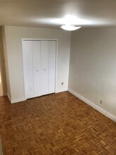 190 Kerr St in Oakville, ON - Building Photo - Building Photo