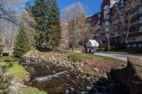 300 River Rd in Manchester, NH - Foto de edificio - Building Photo