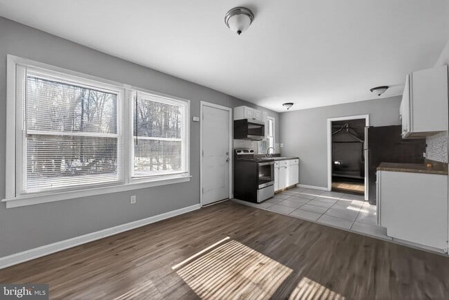 property at 17 Bonnie Ln