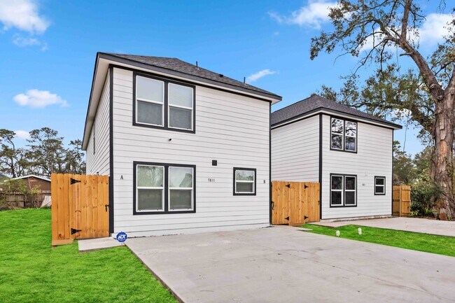 7811 Laura Koppe Rd in Houston, TX - Foto de edificio - Building Photo