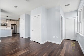 136 Babcock St in Brookline, MA - Building Photo - Building Photo