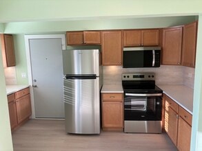 235 Washington Square in Elk Grove Village, IL - Building Photo - Building Photo