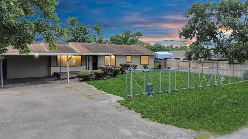 6410 Storey Dr in Humble, TX - Building Photo