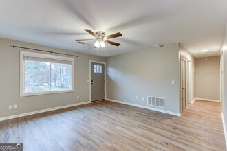 48 Clark St in Newnan, GA - Building Photo - Building Photo