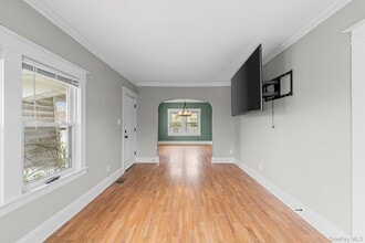 218 Islip Blvd in Islip Terrace, NY - Building Photo - Building Photo