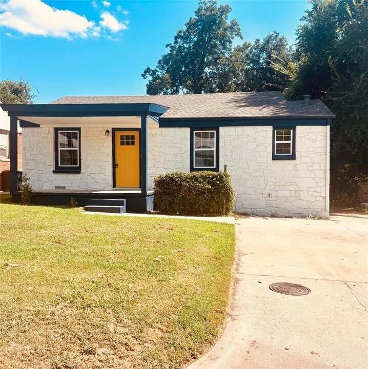 2504 NE 17th St in Oklahoma City, OK - Building Photo