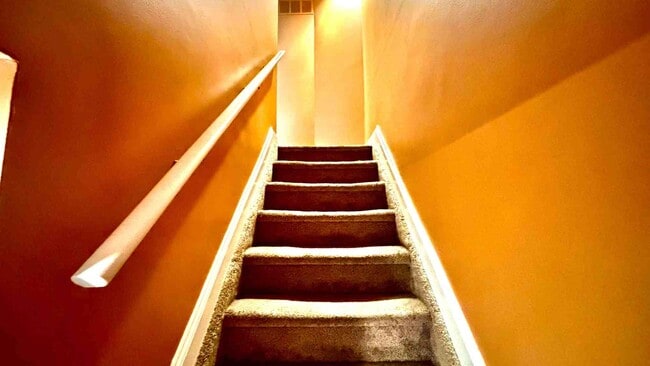 37 Anderson Ct in East Brunswick, NJ - Foto de edificio - Building Photo