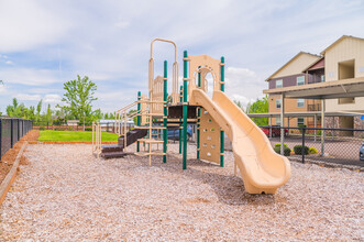 Aspen Grove Apartments in Salem, OR - Foto de edificio - Building Photo