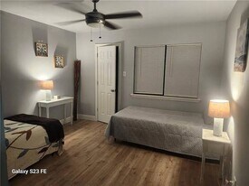324 Camelia Ave, Unit 2 in La Place, LA - Building Photo