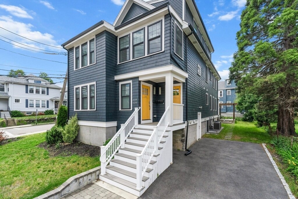 118 Spring St in Watertown, MA - Building Photo