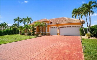 5024 SW 8th Pl in Cape Coral, FL - Building Photo