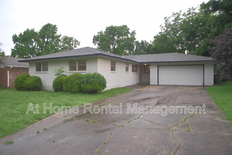 1946 S 74th E Ave in Tulsa, OK - Foto de edificio