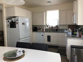 4443 Silver Cedar Ln in Sacramento, CA - Foto de edificio - Building Photo