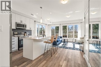 253 Crescent Bay Ln in Huntsville, ON - Building Photo - Building Photo