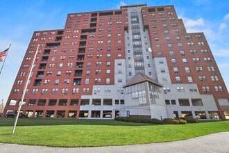 750 Davol St in Fall River, MA - Building Photo - Building Photo