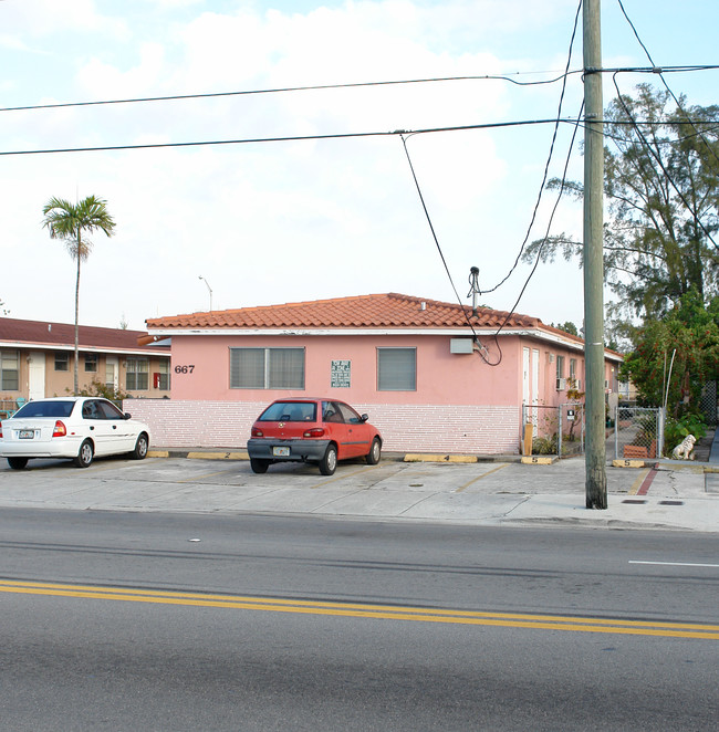 667 E 21st St in Hialeah, FL - Building Photo - Building Photo