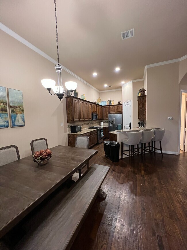 2211 Eriksson Ln in Dallas, TX - Building Photo - Building Photo