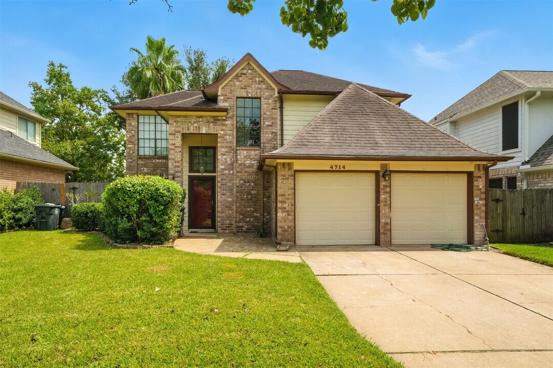 4714 Sunshine Dr in Sugar Land, TX - Building Photo