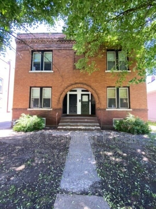 2214 Edison Ave in Granite City, IL - Building Photo
