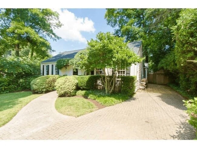 1916 Greystone Rd NW in Atlanta, GA - Building Photo - Building Photo