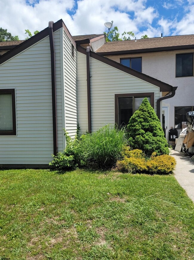 property at 2839 Forsythia Ct