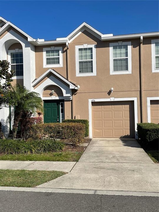 4516 Ashburn Square Dr in Tampa, FL - Building Photo