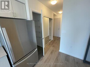 325 Yorkland Blvd in Toronto, ON - Building Photo - Building Photo