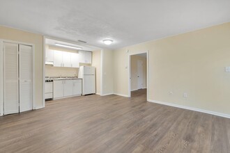 2241 W Pensacola St, Unit 86 in Tallahassee, FL - Building Photo - Building Photo
