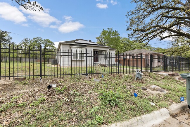 1409 Fannin St in Bryan, TX - Foto de edificio - Building Photo