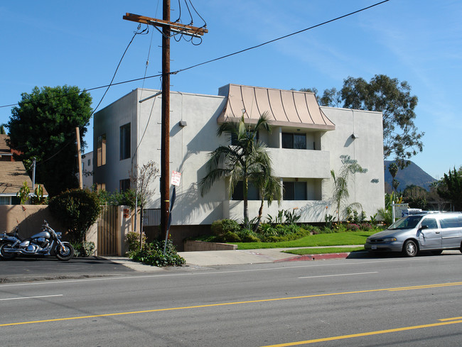 Toluca Lake Apartment in North Hollywood, CA - Building Photo - Building Photo